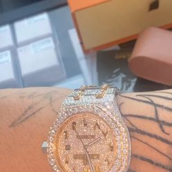 Gold/diamond Watch 800$ 