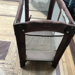 Arm’s reach co-sleeper