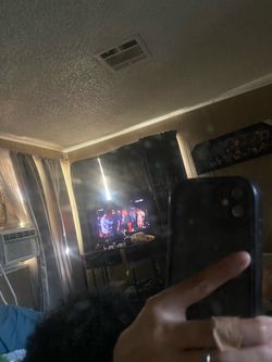 iPhone 11, volpam scooter , spray ground