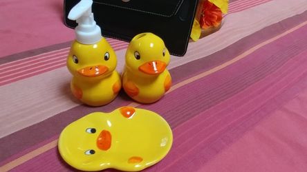 New glass duck bathroom set never used