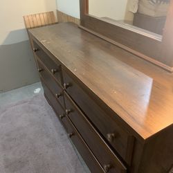 Sturdy dresser w Mirror