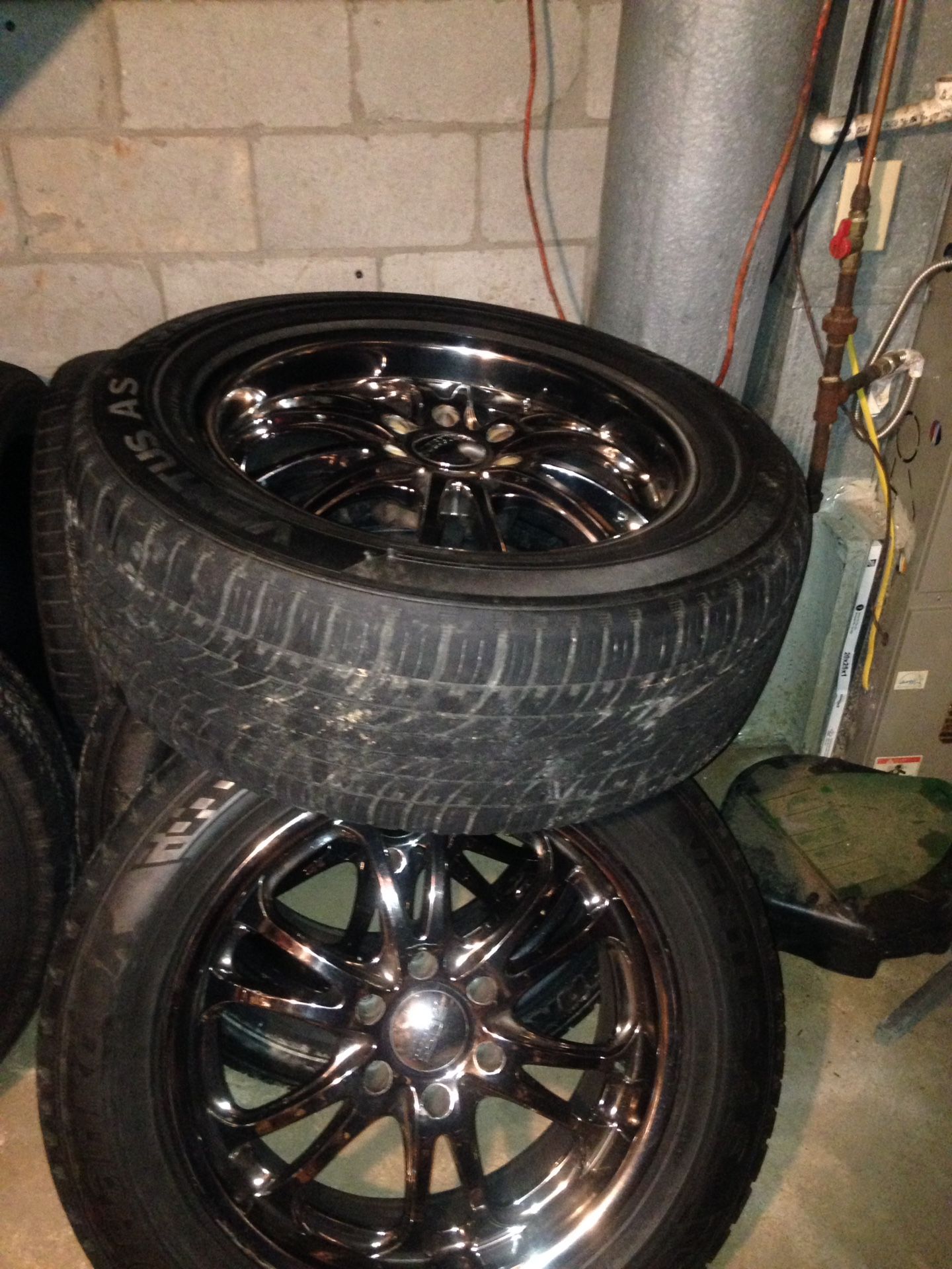 20" rims and tires rims fit 6 lug Chevy Tahoe suburban pattern.