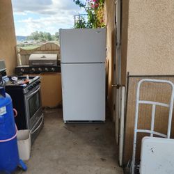 Whirlpool Refrigerater With Top Freezer
