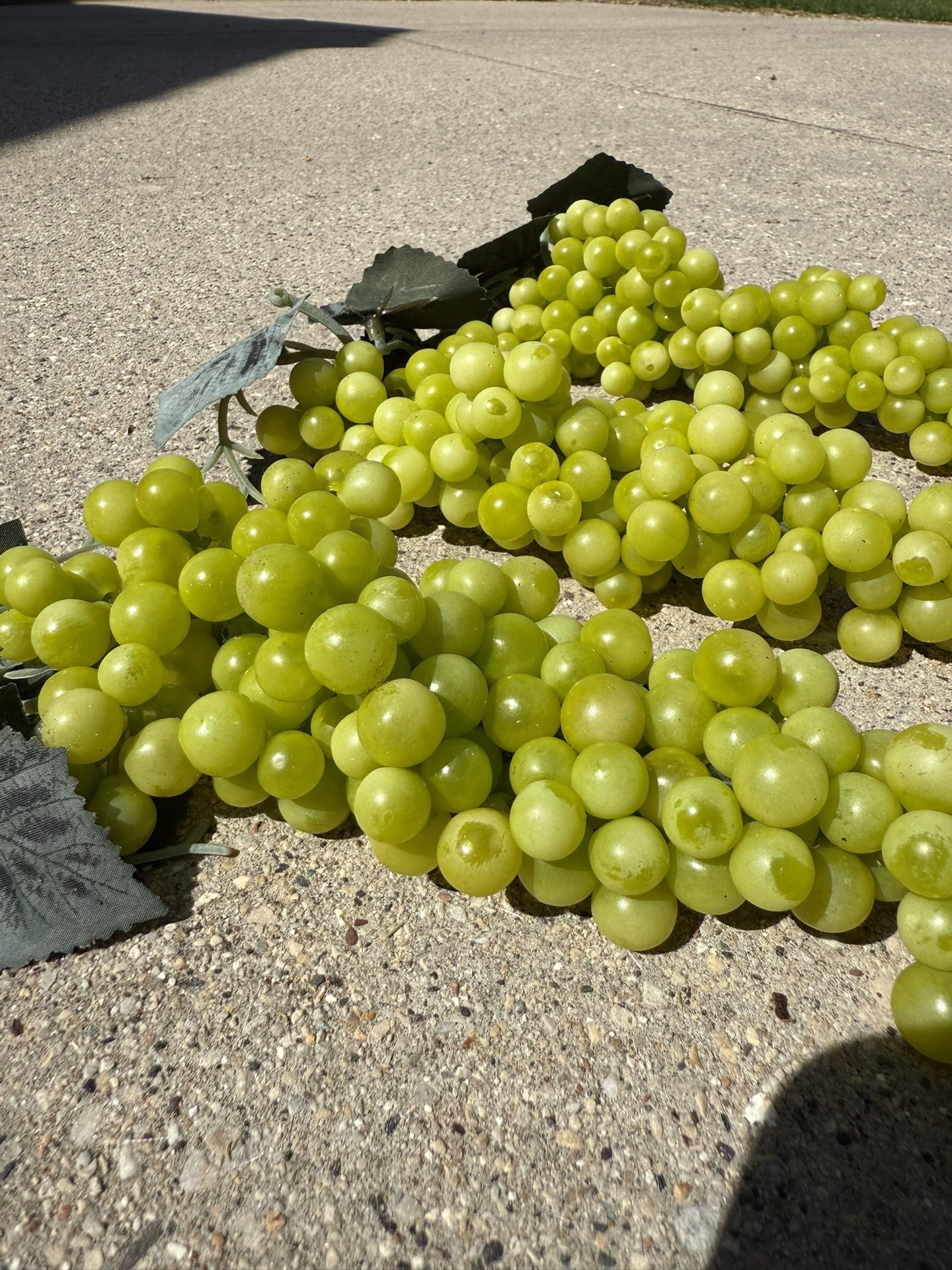 Set of 3 Realistic Artificial Green Grape Clusters – Lifelike Decorative Fruit