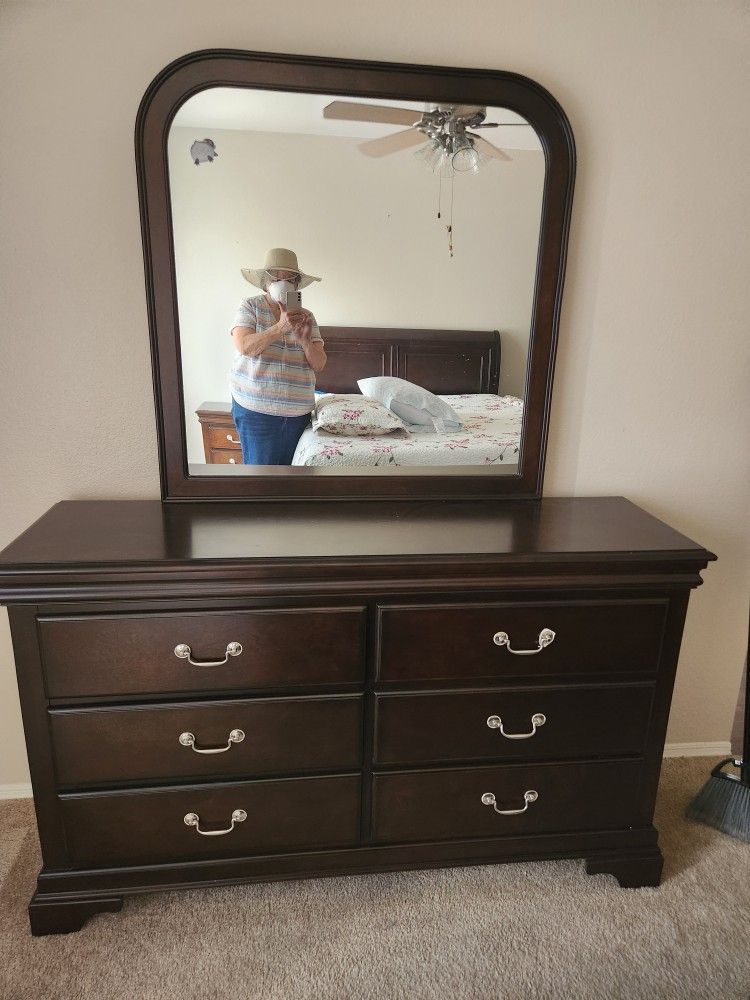 Complete Queen Size Bedroom Set