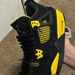 Jordan 4 thunder 7Y