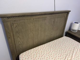 GREAT RESTORATION HARDWARE MODULAR HEADBORD TWIN OR FULL SIZE
