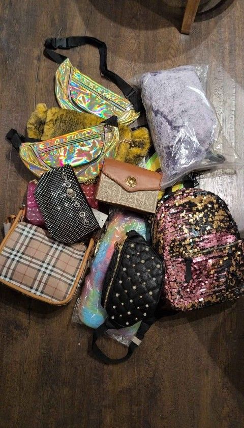 Women's bags and wallets in bulk.