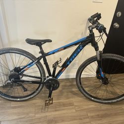 Trek Marlin 7 Mountain Bike $450