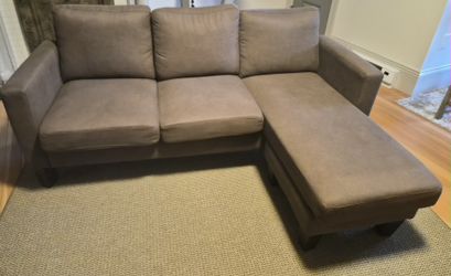 Sectional With Reversible Chaise