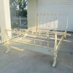 Wrought Iron Sleigh Bed Queen Size 