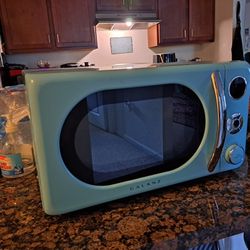 Galanz Vintage Microwave TEAL