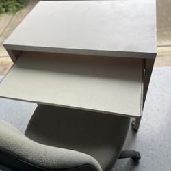 Small Desk And Chair 