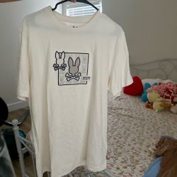cream psycho bunny t-shirt with graphic logo
