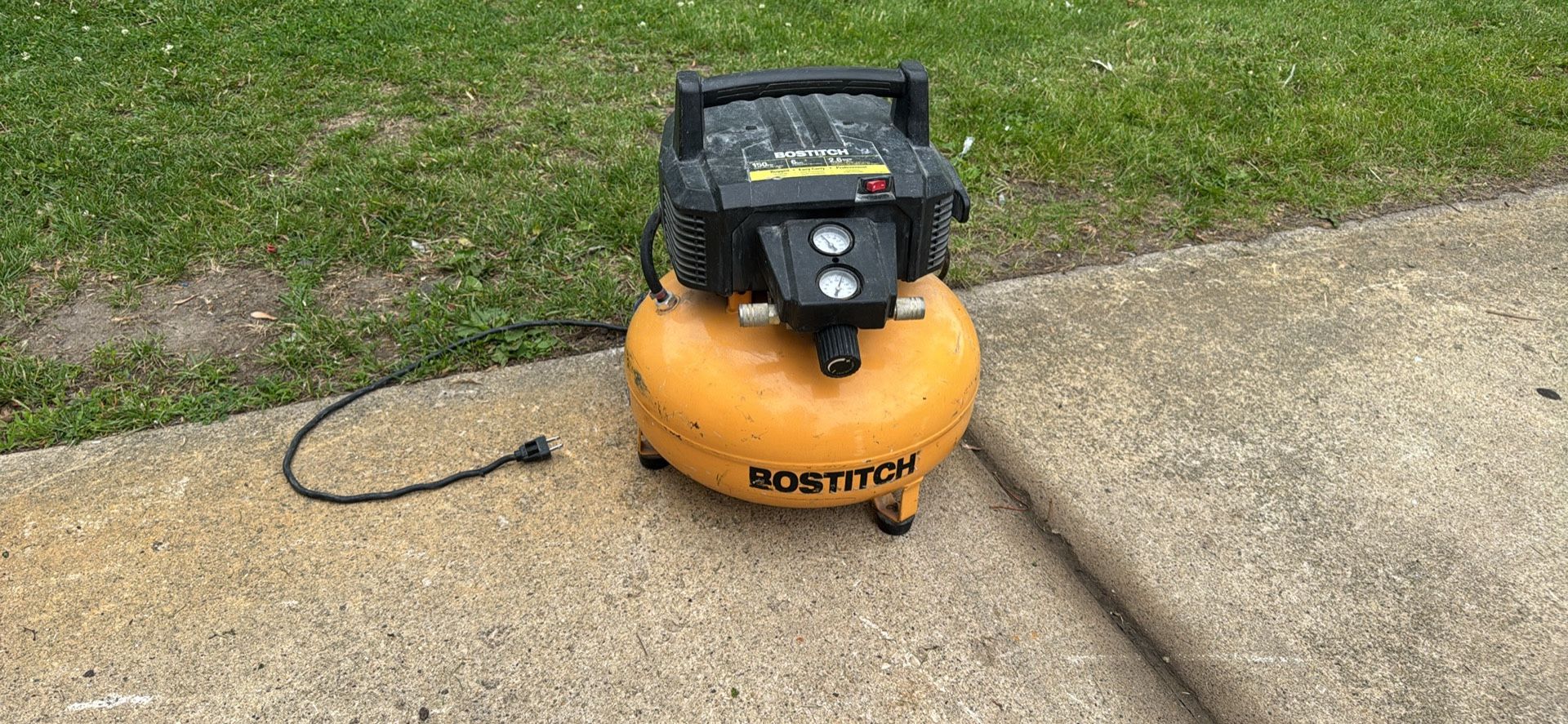 BOSTITCH 6 Gallon Compressor 