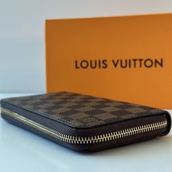 Louis Vuitton Women’s Wallet Damier Ebene