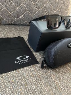 Oakley Holbrook