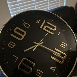 Clock Gold & black 