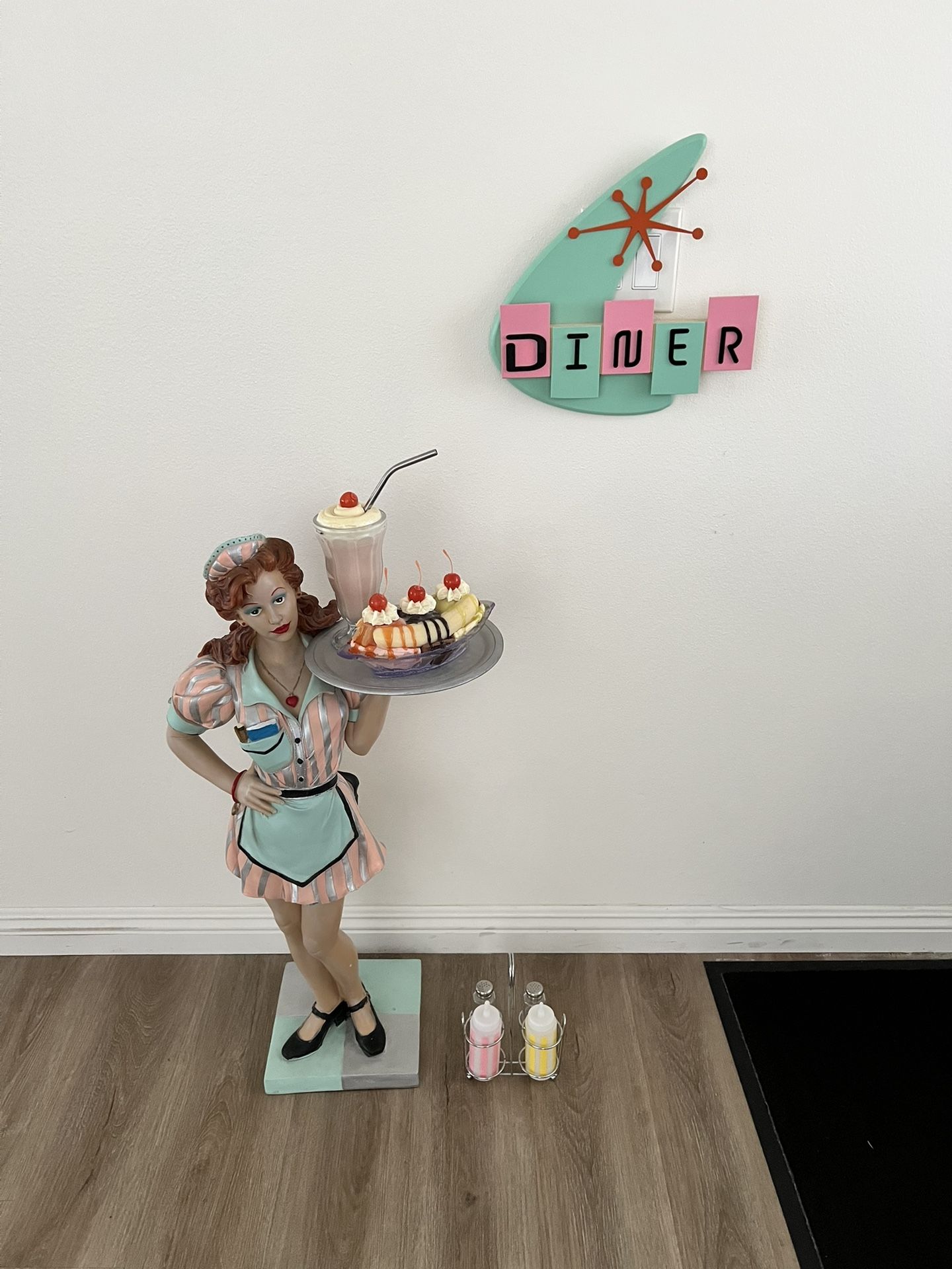 1950’s Diner Gal Statue With Extras