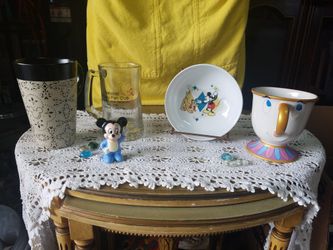 DISNEY COLLECTIBLES SET