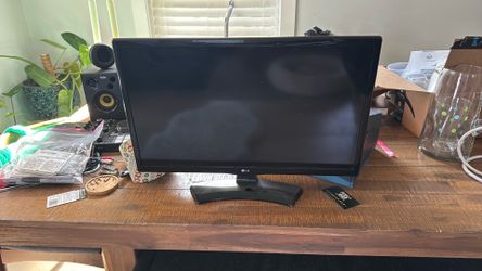 Small LG TV and wall mount