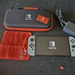 White Nintendo Switch OLED 64GB - Excellent Condition

