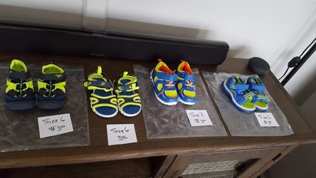 Childrens shoes, each Two in middle available