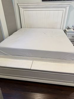 King Bedroom Set. Juego De Cuarto King