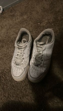 Size 8.5 beat up Air Force 1