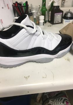 Jordan 11 retro low. Emerald rise.