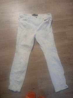 Valabasas distressed jeans