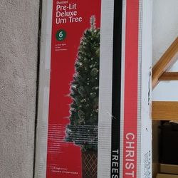 Pre-lit Deluxe Urn Tree