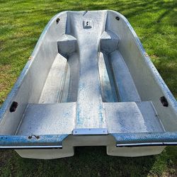 8’ Livingston Boat With Oars And Fishing Rod Holder