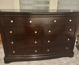 Dresser (wood)