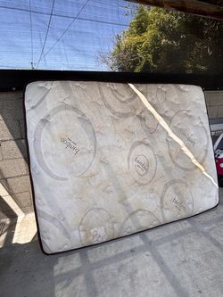 Used Mattress size Queen fayr for free