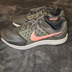 Nike Sneakers Size 9