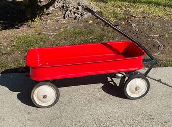 1950’s Super Radio Flyer Wagon Has minor imperfections but still works and is great for collectors. 25” x 12”