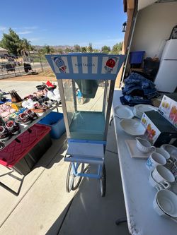 Snow cone machine