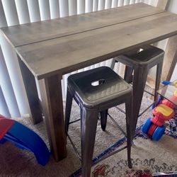 Table & Bar Stools