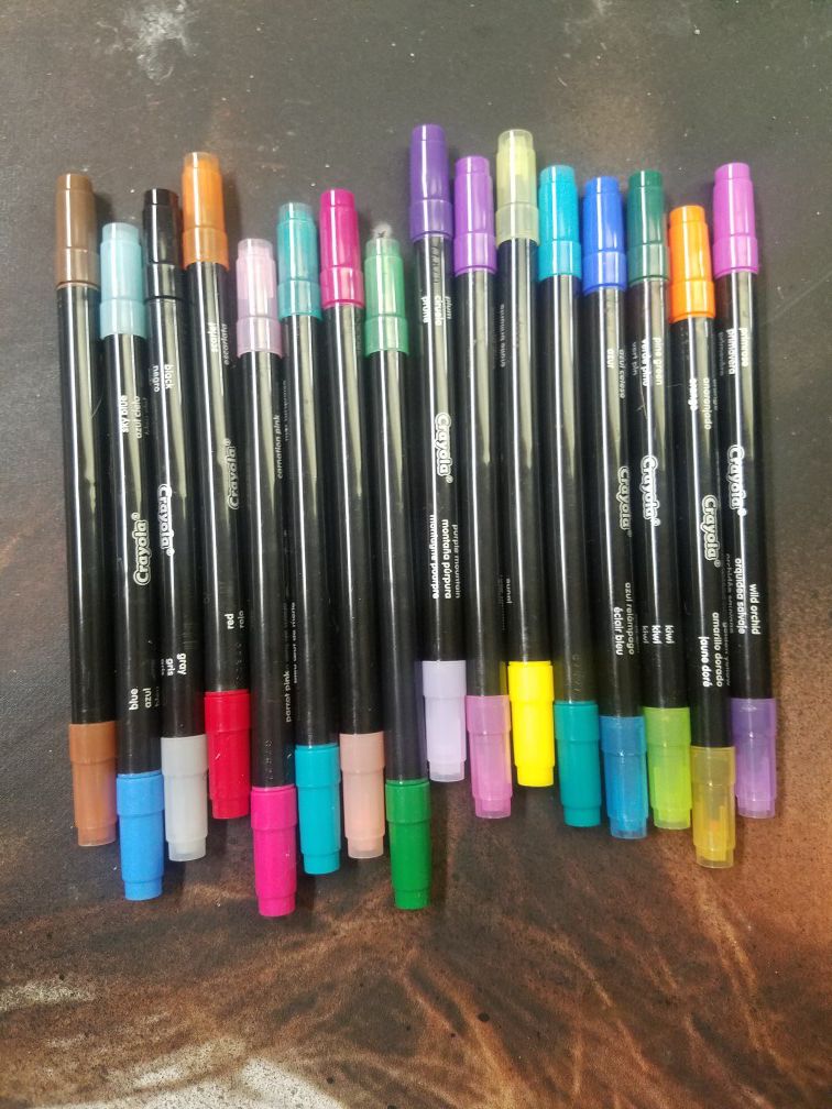 Dubble headed crayola markers,barley used for Sale in Bremerton