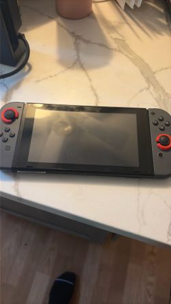 Nintendo switch /súper Mario maker 2 and zombie army trilogy included