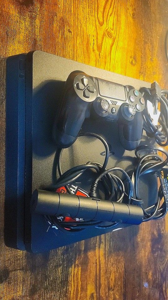 Playstation 4 Slim ( PS4 )