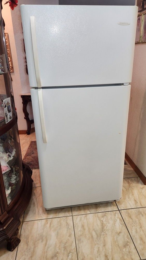Refrigerator 
