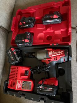 Milwaukee 1/2 in M18 fuel impact wrench
