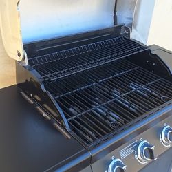 Bbq Grill Propane  Like New"