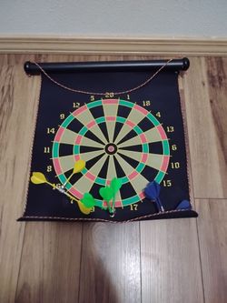 Magnetic dart game