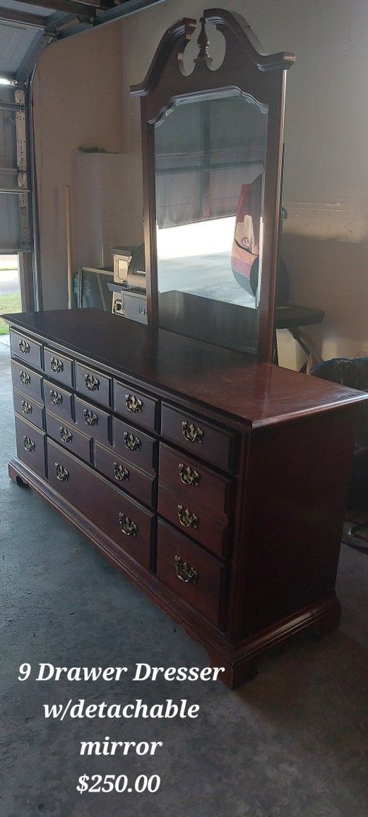 Dresser - 9 Drawers