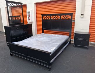 Qun Sz Bd St With Base Good Condition