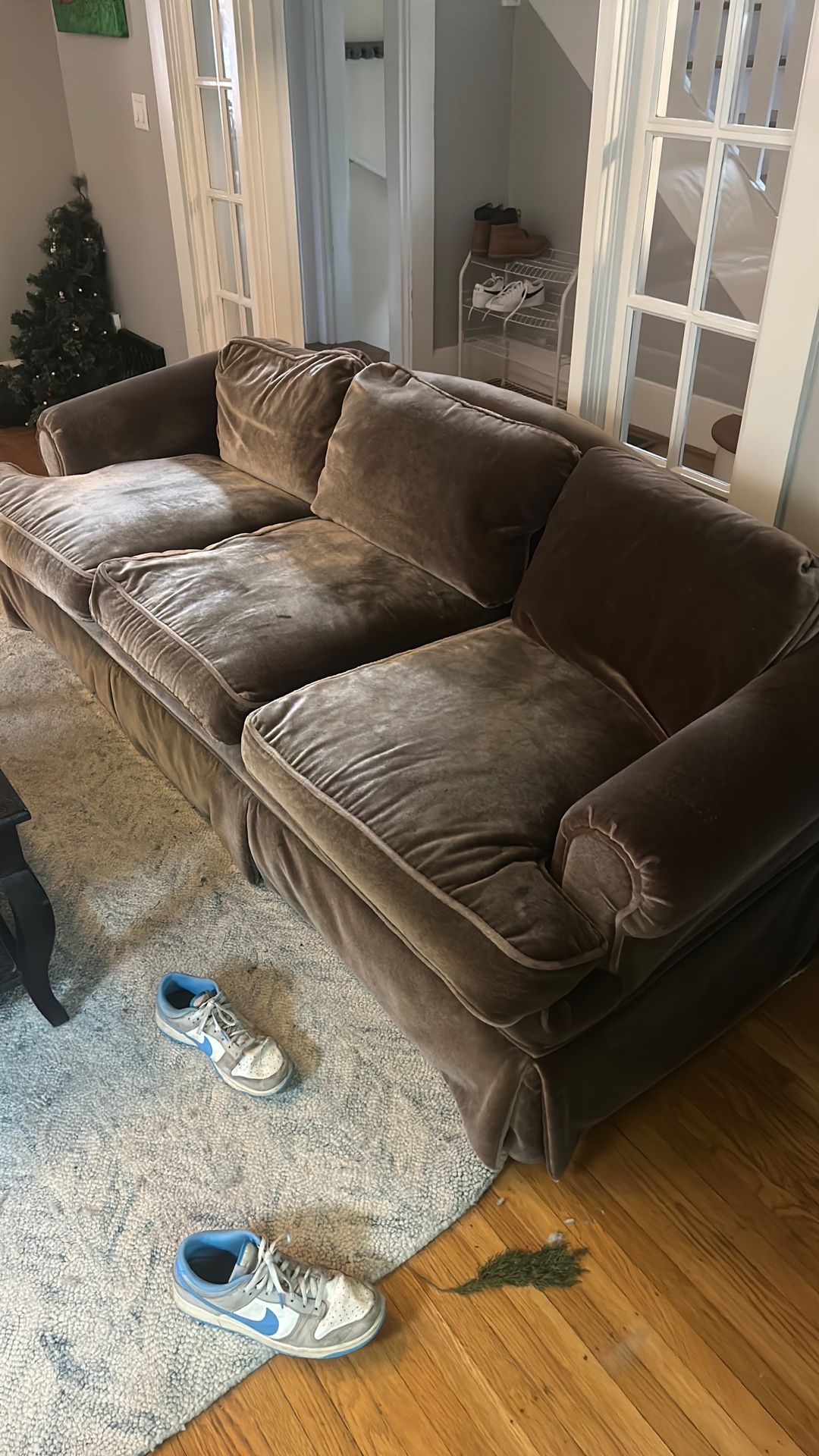 FREE Couch. No Smoke No Pets No Spills. Super Comfy To Nap On