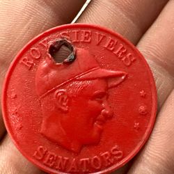 1959 ARMOUR COINS (NO #) ROY SIEVERS "RED" COIN, WASHINGTON SENATORS, there is hole upper level my father was a kid when he had this.